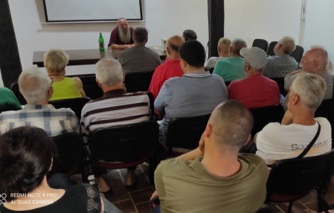 momčilo petrović održao književno veče u vlasotincu laguna knjige